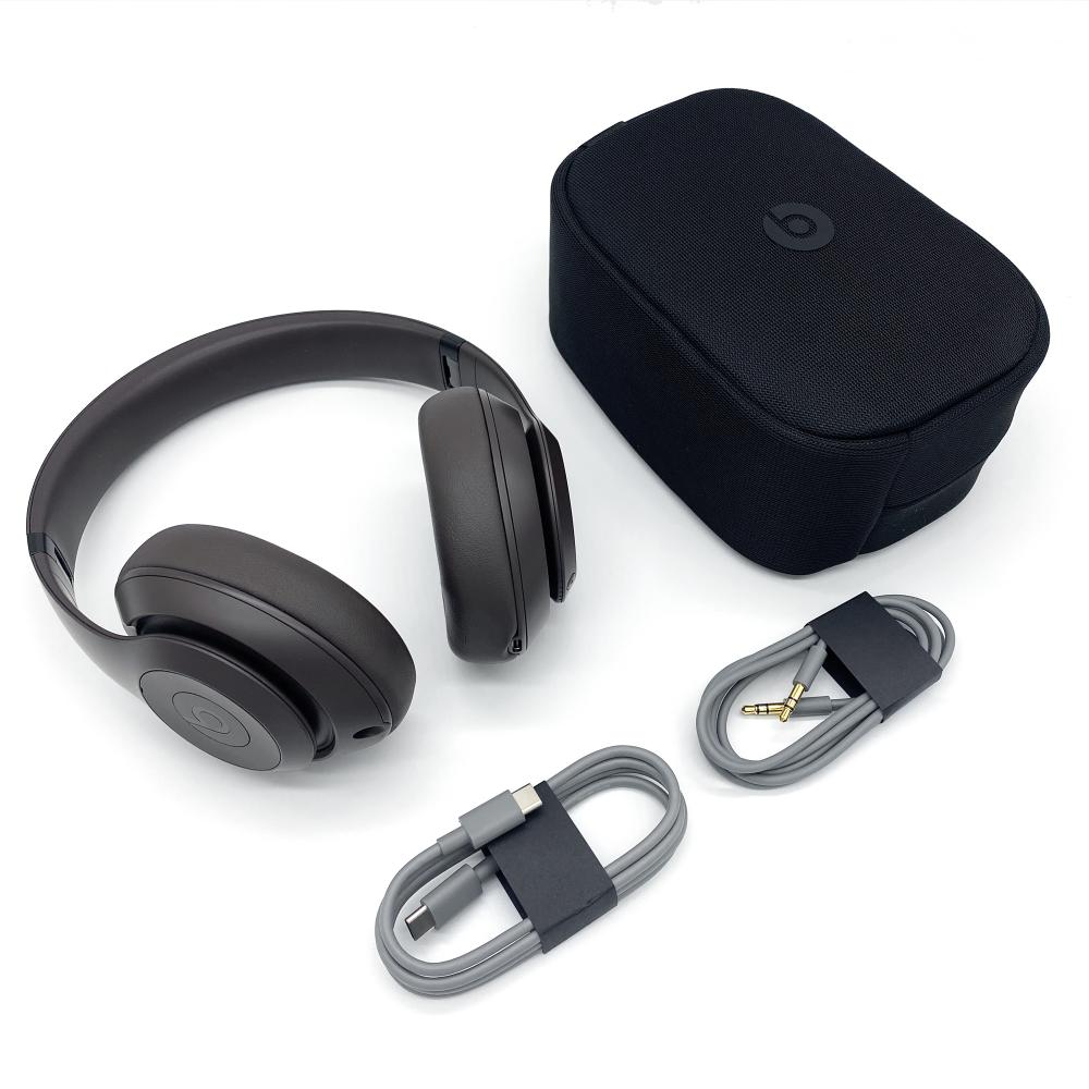 Auriculares circumaurales Beats Studio Pro reacondicionados