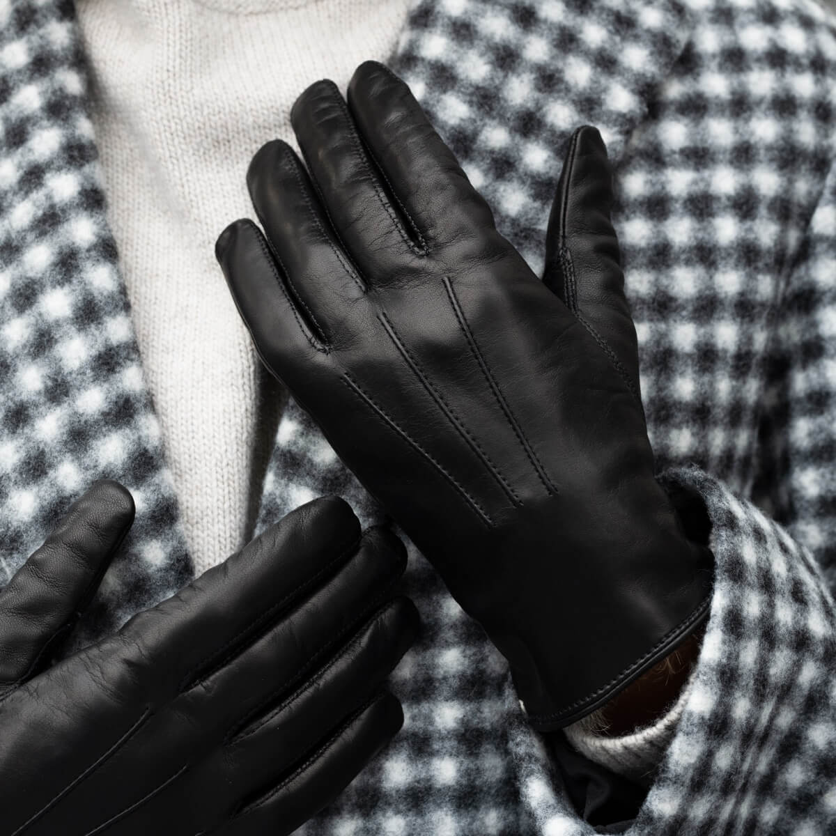 Francesca (negro) - Guantes de piel de cordero italiana con forro de piel de conejo blanco