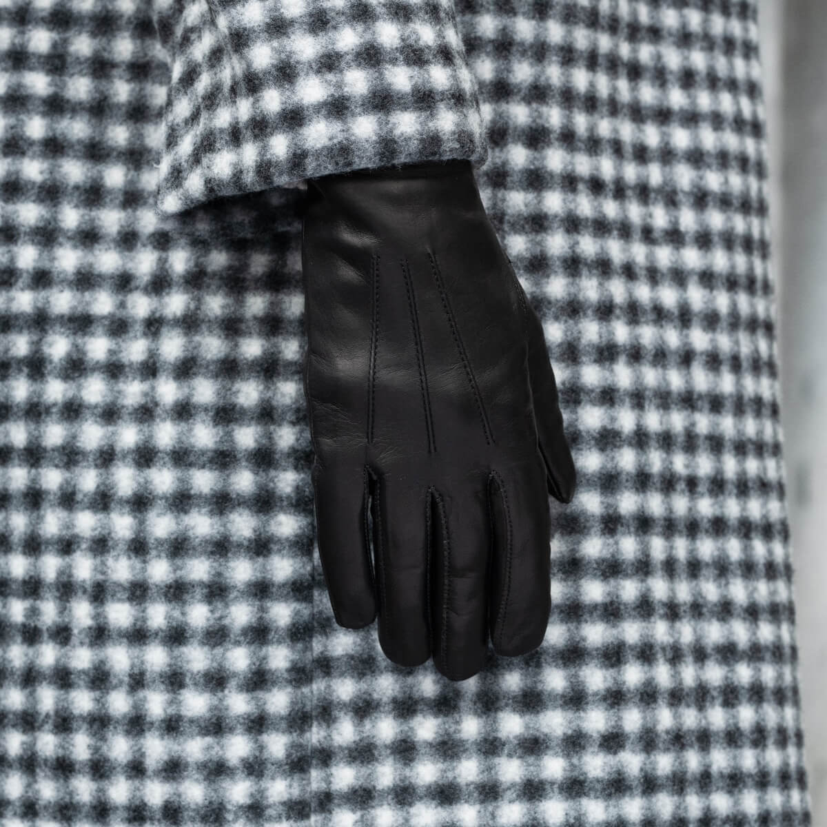 Francesca (negro) - Guantes de piel de cordero italiana con forro de piel de conejo blanco