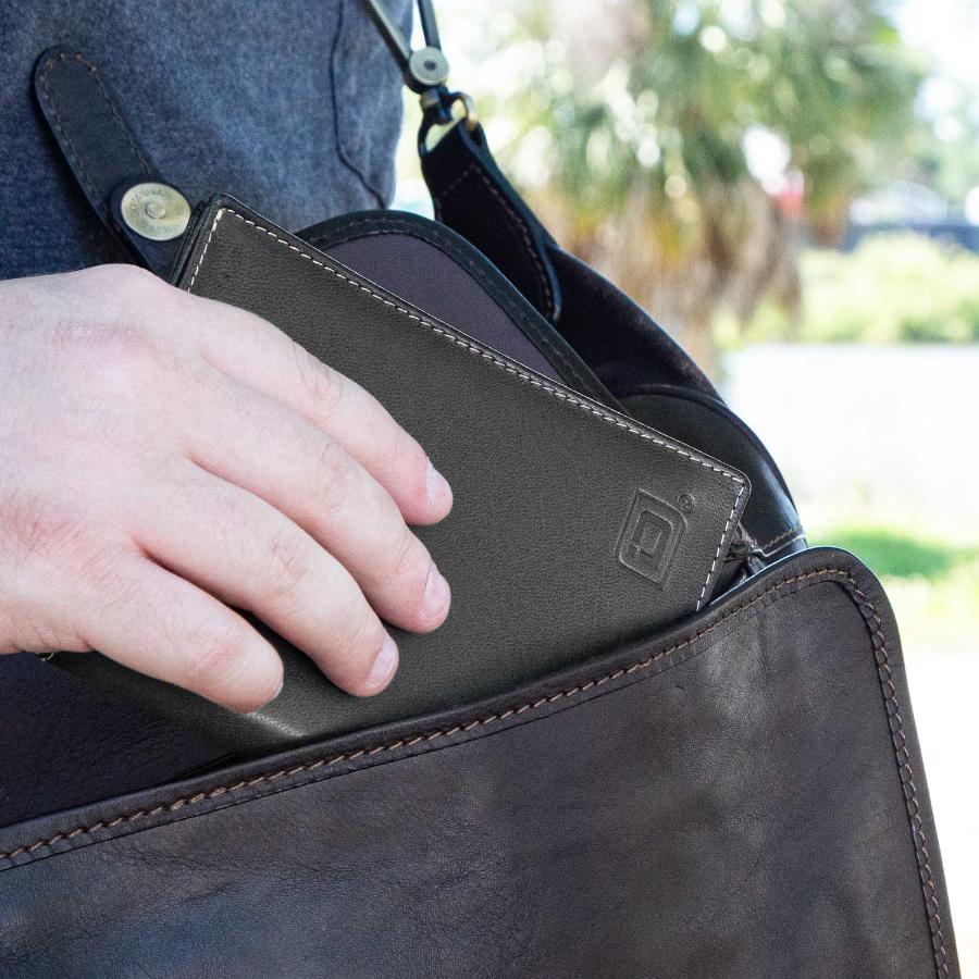 محفظة جواز سفر جلدية بحماية من تقنية تحديد الهوية بموجات الراديو (RFID)