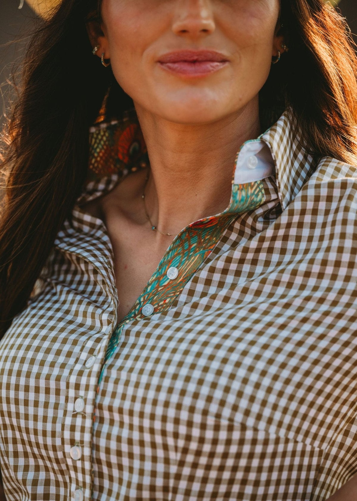 Camisa vaquera para mujer de cuadros vichy color oliva | Colección básica